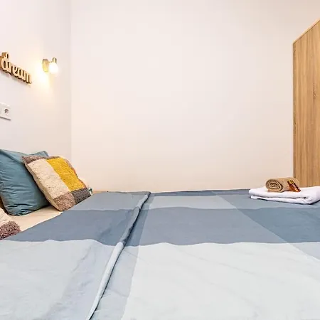 'little Little' House In The Town Center & Parking شقة بلوفديف