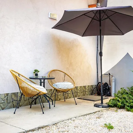 'little Little' House In The Town Center & Parking Апартаменты Пловдив