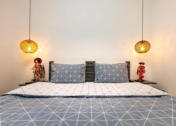 'little Little' House In The Town Center & Parking